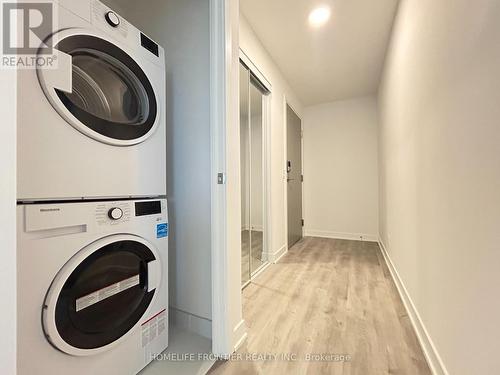 2702B - 50 Upper Mall Way, Vaughan, ON - Indoor Photo Showing Laundry Room