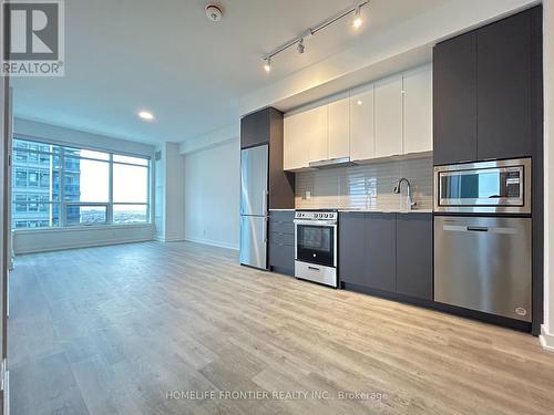 2702B - 50 Upper Mall Way, Vaughan, ON - Indoor Photo Showing Kitchen