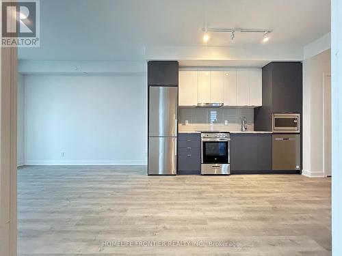 2702B - 50 Upper Mall Way, Vaughan, ON - Indoor Photo Showing Kitchen