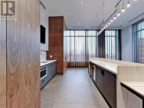 3508 - 7895 Jane Street, Vaughan, ON - Indoor Photo Showing Kitchen