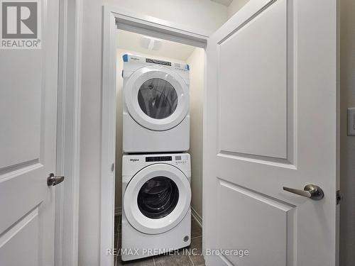 21 Bluebird Lane, Barrie, ON - Indoor Photo Showing Laundry Room