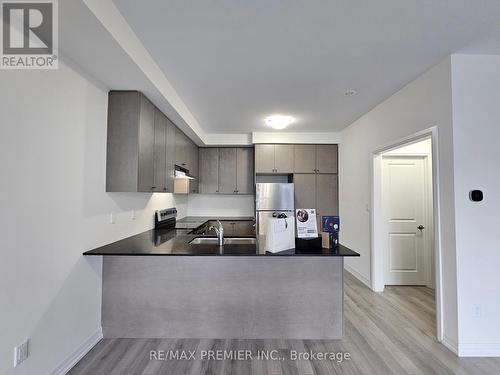 21 Bluebird Lane, Barrie, ON - Indoor Photo Showing Kitchen With Double Sink