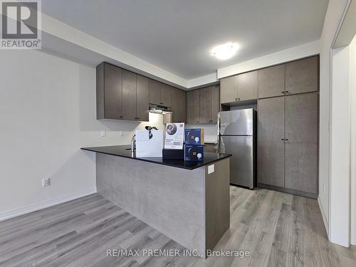 21 Bluebird Lane, Barrie, ON - Indoor Photo Showing Kitchen