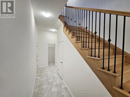 142 Turnberry Lane, Barrie, ON - Indoor Photo Showing Other Room