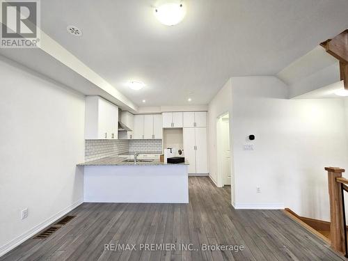 142 Turnberry Lane, Barrie, ON - Indoor Photo Showing Kitchen