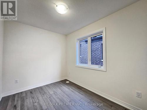 142 Turnberry Lane, Barrie, ON - Indoor Photo Showing Other Room