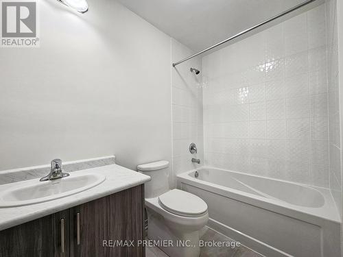 142 Turnberry Lane, Barrie, ON - Indoor Photo Showing Bathroom