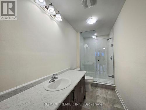 142 Turnberry Lane, Barrie, ON - Indoor Photo Showing Bathroom