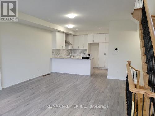 142 Turnberry Lane, Barrie, ON - Indoor Photo Showing Kitchen