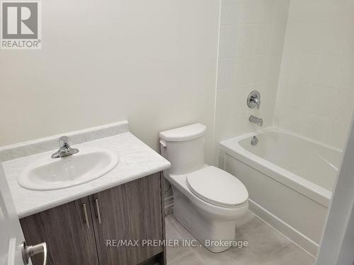 142 Turnberry Lane, Barrie, ON - Indoor Photo Showing Bathroom