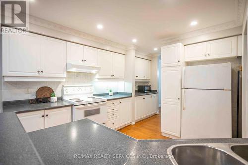 31 Silktop Trail, Brampton, ON - Indoor Photo Showing Kitchen With Double Sink