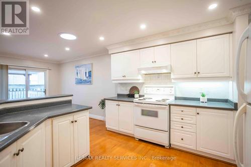 31 Silktop Trail, Brampton, ON - Indoor Photo Showing Kitchen