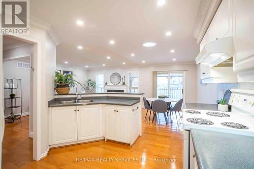 31 Silktop Trail, Brampton, ON - Indoor Photo Showing Kitchen With Double Sink