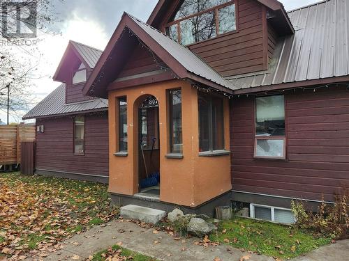 Front Entrance - 807 Oscar Street, Revelstoke, BC - Outdoor