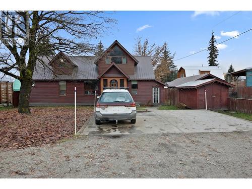 807 Oscar Street, Revelstoke, BC - Outdoor