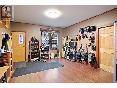 807 Oscar Street, Revelstoke, BC - Indoor