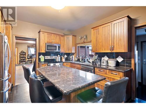 807 Oscar Street, Revelstoke, BC - Indoor Photo Showing Kitchen