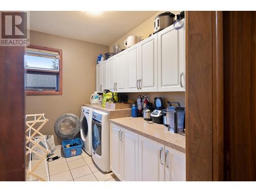 807 Oscar Street, Revelstoke, BC - Indoor Photo Showing Laundry Room