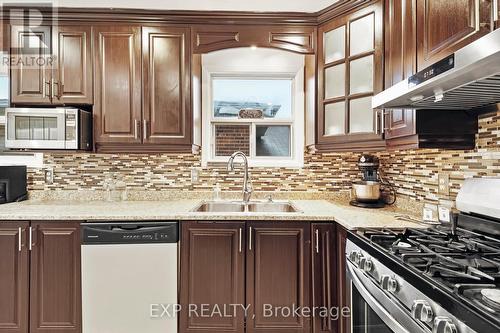 3764 Teeswater Road, Mississauga, ON - Indoor Photo Showing Kitchen With Double Sink With Upgraded Kitchen