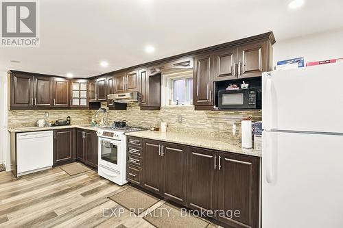 3764 Teeswater Road, Mississauga, ON - Indoor Photo Showing Kitchen With Upgraded Kitchen