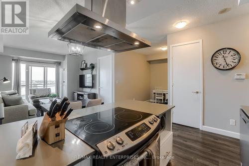 2333 - 165 Legion Road, Toronto, ON - Indoor Photo Showing Kitchen