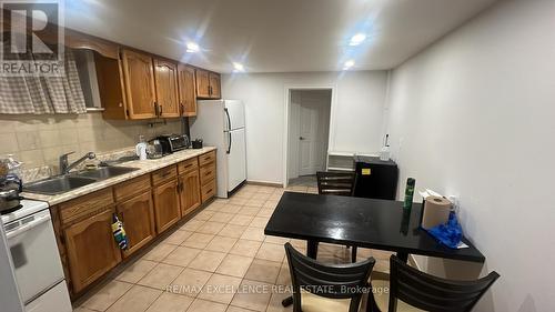 25 Garrett Boulevard E, Toronto, ON - Indoor Photo Showing Kitchen With Double Sink