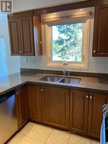 Upper - 1701 Willow Way, Mississauga, ON - Indoor Photo Showing Kitchen With Double Sink