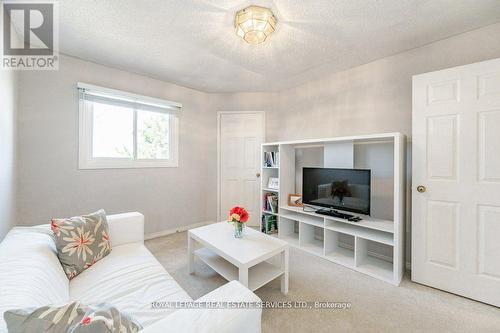 Upper - 1701 Willow Way, Mississauga, ON - Indoor Photo Showing Living Room