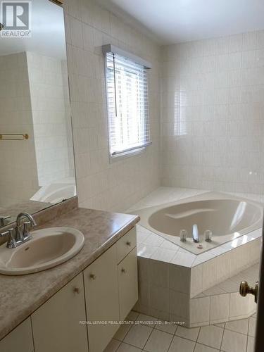 Upper - 1701 Willow Way, Mississauga, ON - Indoor Photo Showing Bathroom