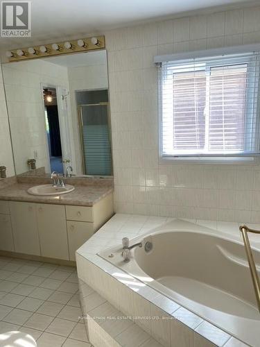 Upper - 1701 Willow Way, Mississauga, ON - Indoor Photo Showing Bathroom