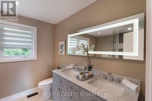 771 Ajyn Court, Mississauga, ON - Indoor Photo Showing Bathroom