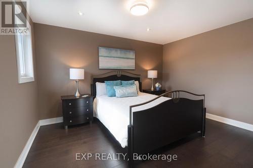 771 Ajyn Court, Mississauga, ON - Indoor Photo Showing Bedroom