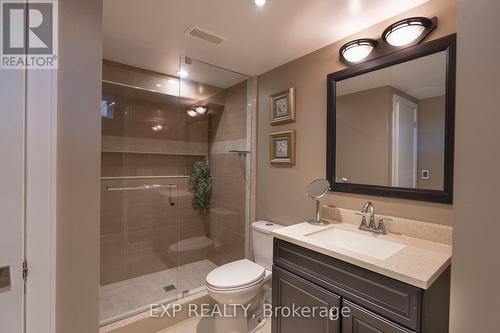 771 Ajyn Court, Mississauga, ON - Indoor Photo Showing Bathroom