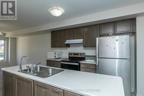 766 Linden Drive, Cambridge, ON - Indoor Photo Showing Kitchen With Double Sink