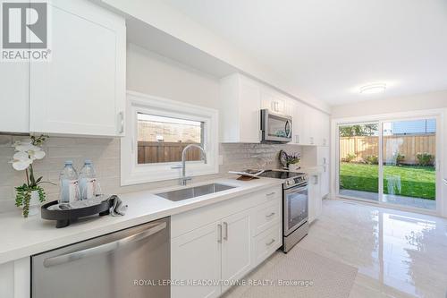 152 Hansen Road N, Brampton, ON - Indoor Photo Showing Kitchen With Stainless Steel Kitchen With Upgraded Kitchen