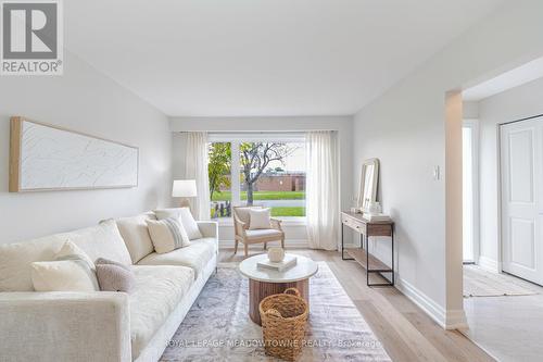 152 Hansen Road N, Brampton, ON - Indoor Photo Showing Living Room