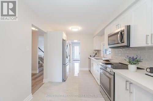 152 Hansen Road N, Brampton, ON - Indoor Photo Showing Kitchen