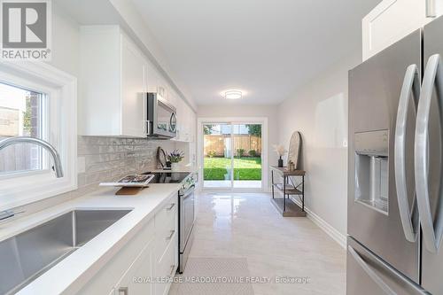 152 Hansen Road N, Brampton, ON - Indoor Photo Showing Kitchen With Upgraded Kitchen