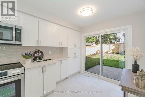 152 Hansen Road N, Brampton, ON - Indoor Photo Showing Kitchen