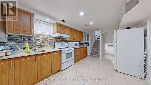 22 Nancy Mccredie Drive, Brampton, ON - Indoor Photo Showing Kitchen