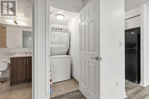 2111 - 310 Burnhamthorpe Road, Mississauga, ON - Indoor Photo Showing Laundry Room