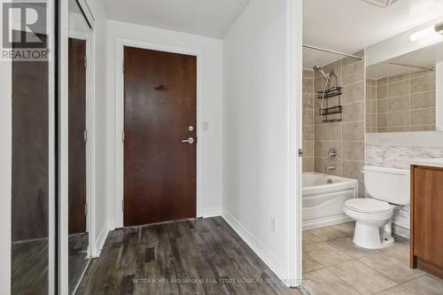 2111 - 310 Burnhamthorpe Road, Mississauga, ON - Indoor Photo Showing Bathroom