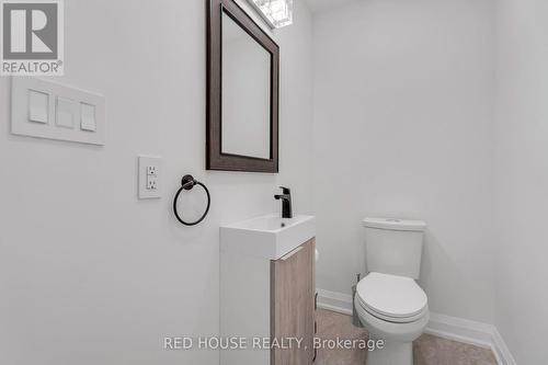 10 Bayside Avenue, Hamilton, ON - Indoor Photo Showing Bathroom