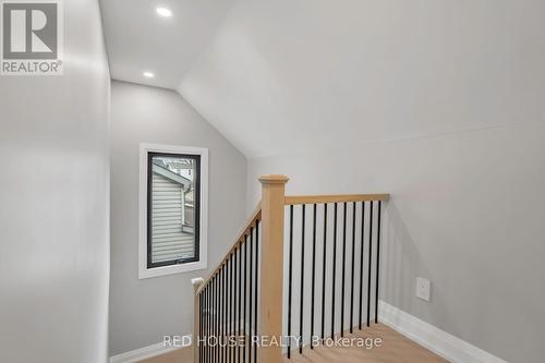 10 Bayside Avenue, Hamilton, ON - Indoor Photo Showing Other Room