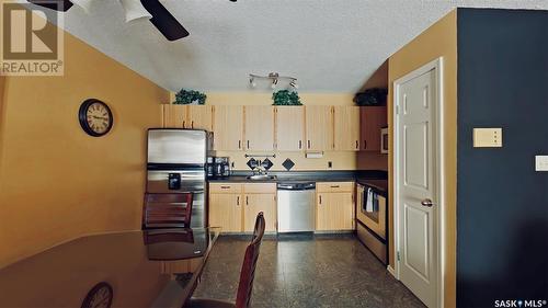 521 2406 Heseltine Road, Regina, SK - Indoor Photo Showing Kitchen