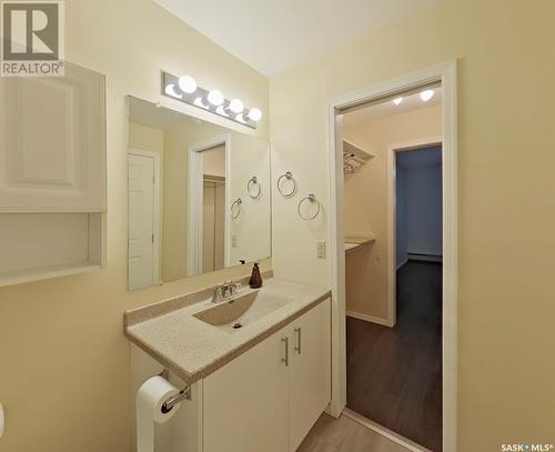 521 2406 Heseltine Road, Regina, SK - Indoor Photo Showing Bathroom