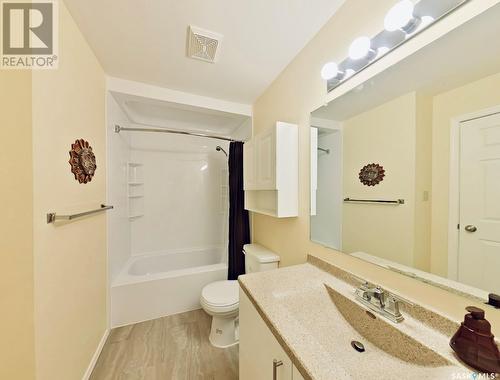 521 2406 Heseltine Road, Regina, SK - Indoor Photo Showing Bathroom