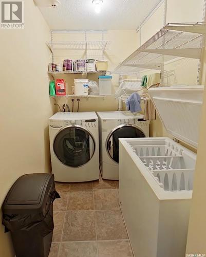 521 2406 Heseltine Road, Regina, SK - Indoor Photo Showing Laundry Room