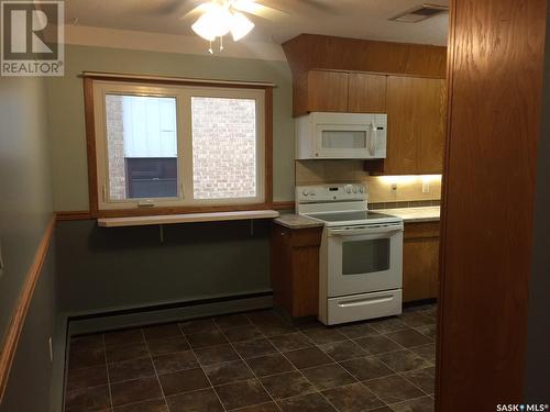 1226 College Drive, Saskatoon, SK - Indoor Photo Showing Kitchen