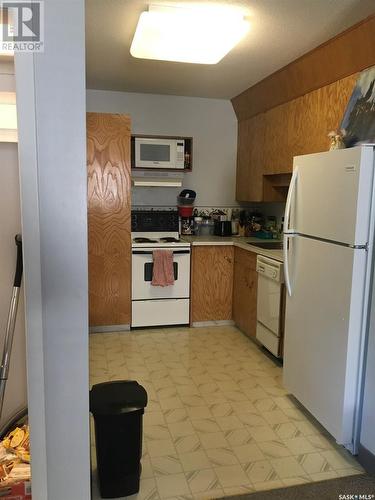 1226 College Drive, Saskatoon, SK - Indoor Photo Showing Kitchen